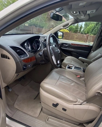Chrysler Town &amp; Country cena 57000 przebieg: 136457, rok produkcji 2014 z Głogów małe 56